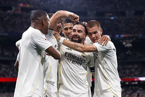 Carvajal entre sus compañeros
